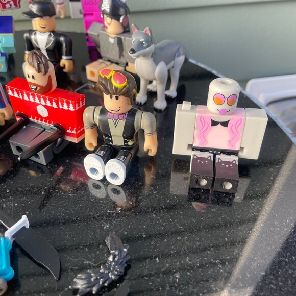 Roblox Action Figure Lot with Accessories Mixed Bundle - Picture 5 of 6